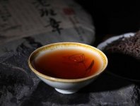 2008年的老班章普洱茶餅生茶缺了一塊值錢嗎？