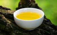 茶油怎么涂抹頭發(fā)如何正確使用茶油洗頭？